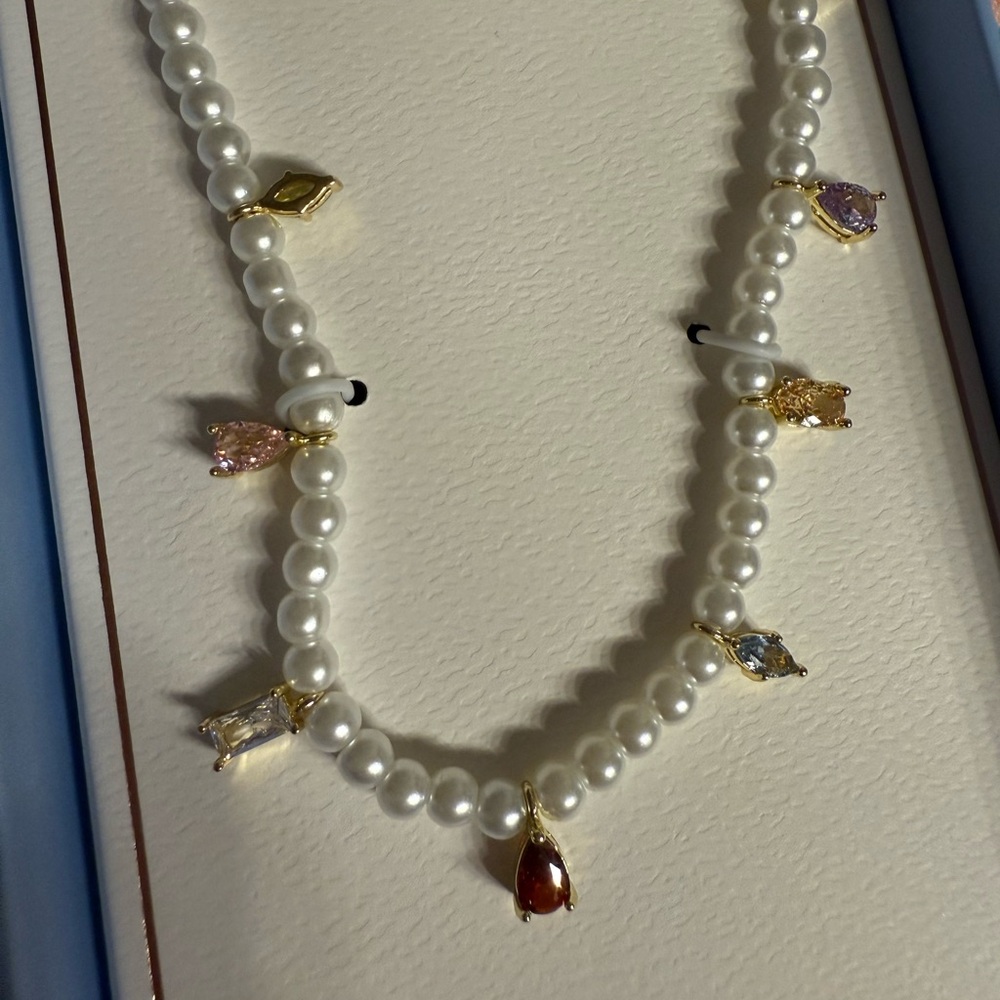 Elegant Pearl Necklace with Multicolor Gemstones